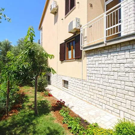 Biskupije 1158 Μεντουλίν